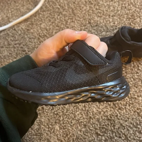 Toddler Nikes - Picture 2 of 6